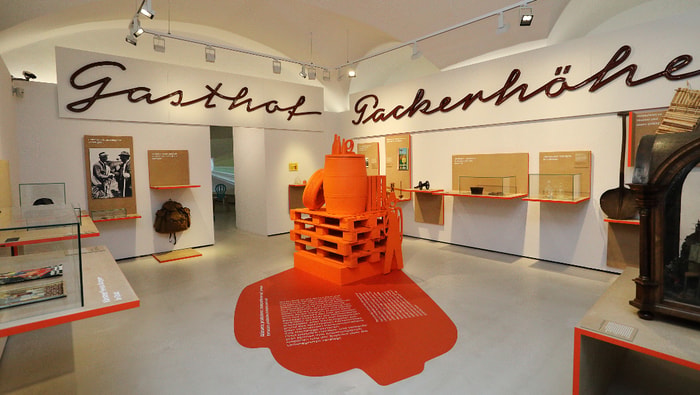 Ausstellungsansicht "Aufbruch! Steiermark vs. Kärnten": Motiv "Arbeiten"