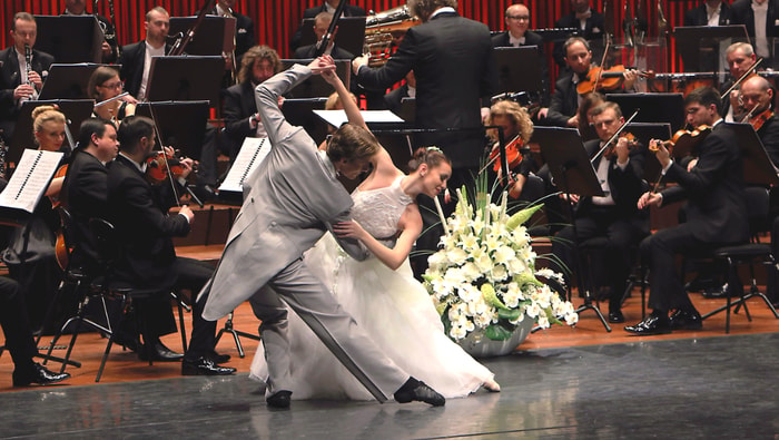Ballettpaar beim Tanz