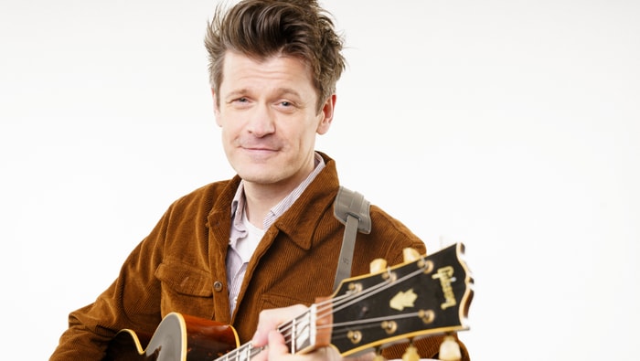 Norbert Schneider mit Gitarre