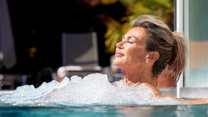Frau im Whirlpool