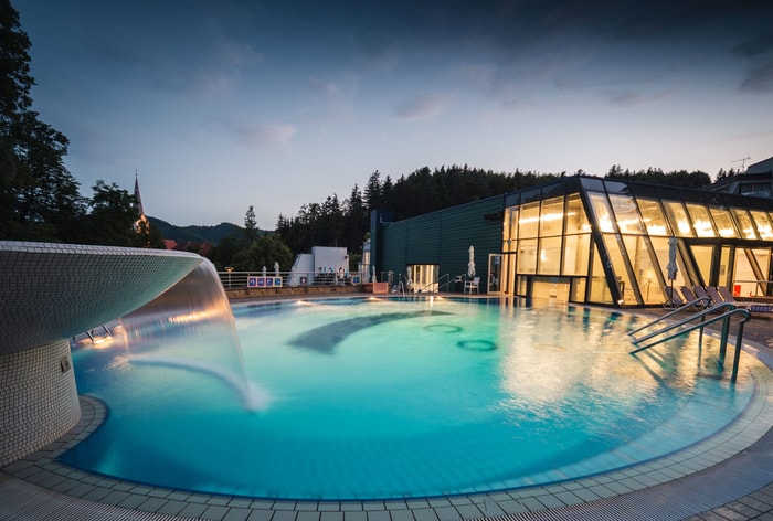 Terme Dobrna Außenansicht mit Pool